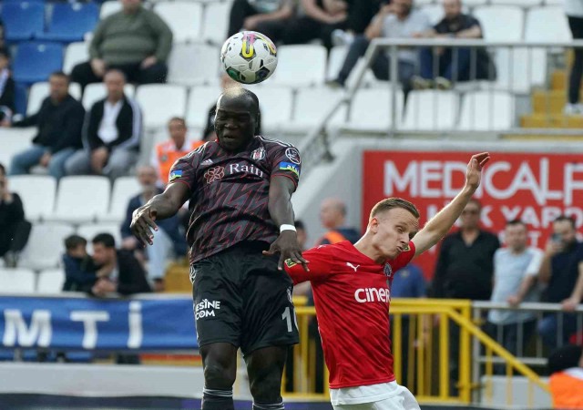 Spor Toto Süper Lig: Kasımpaşa: 0 - Beşiktaş: 2 (İlk yarı)