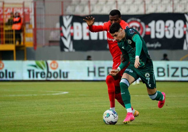 Spor Toto Süper Lig: Ümraniyespor: 0 - Giresunspor: 0 (Maç devam ediyor)