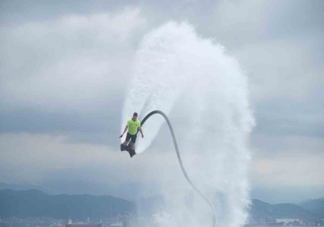 Su jeti ve Flyboard Şampiyonası nefesleri kesti