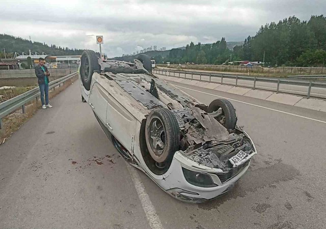 Takla atan araç karşı şeride geçti: 1i çocuk 4 kişi yaralandı