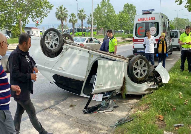 Takla atan otomobilden burnu bile kanamadan çıktı