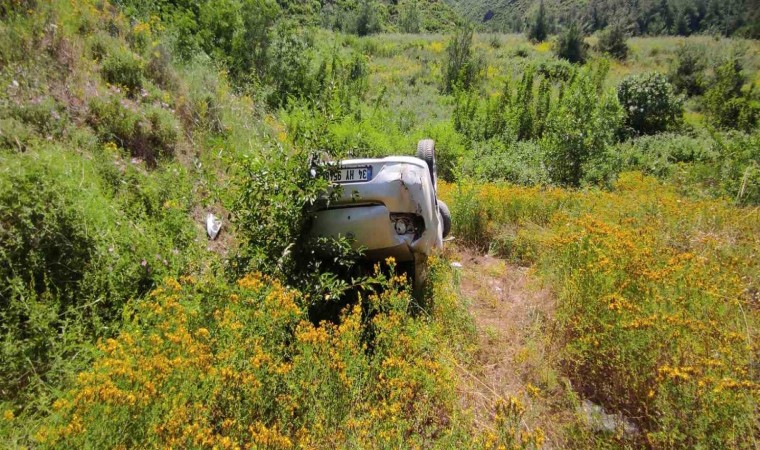 Takla atan otomobilden burnu bile kanamadan kurtuldu