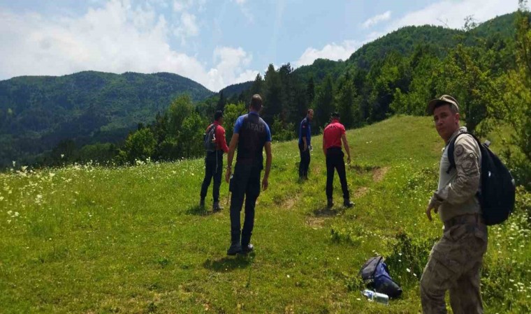 Taksi ile geldiği dere yanında kaybolan bekçi, üç gündür her yerde aranıyor