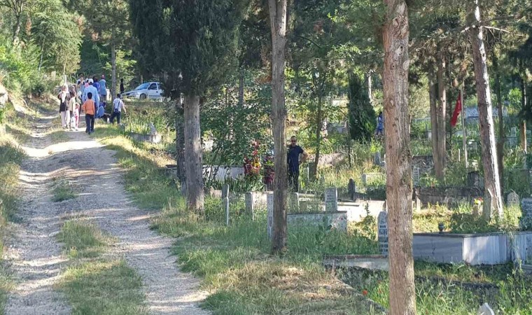 Taraklıda mezarlıklarda bayram yoğunluğu