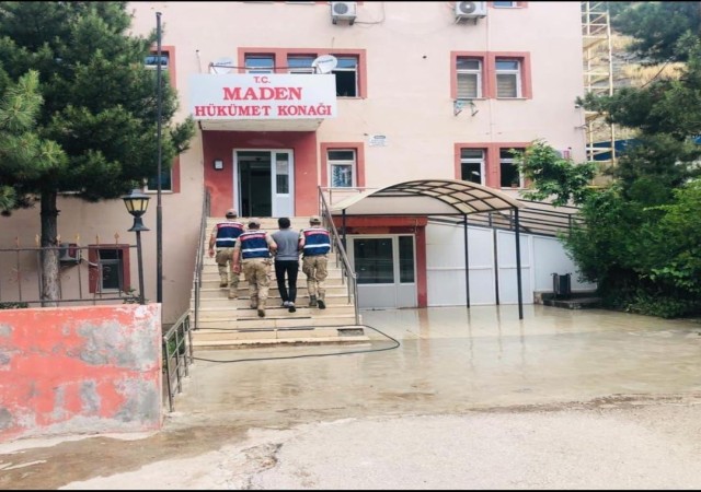 Tarladan güneş panellerini çalan şüpheliler yakalandı