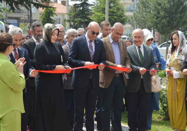 Tavşanlı Halk Eğitim Merkezinin Yıl Sonu Sergisi açıldı