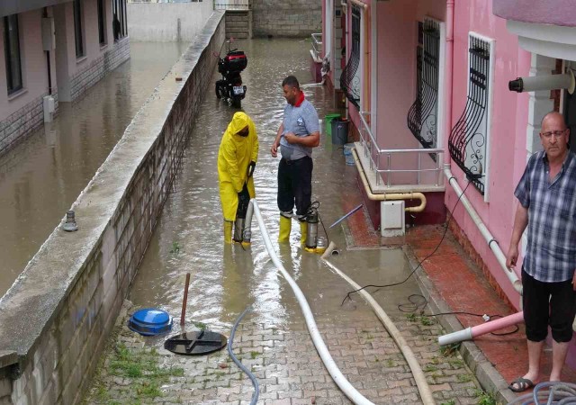 Tokatta sağanak hayatı felç etti, 27 iş yeri ve evleri su bastı