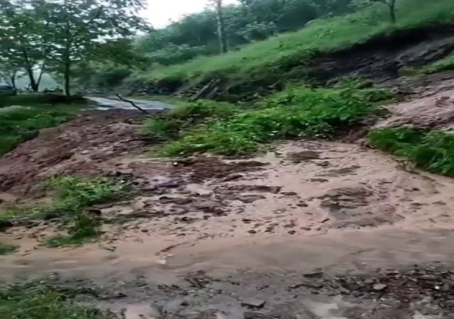 Tokatta şiddetli sağanak heyelana neden oldu