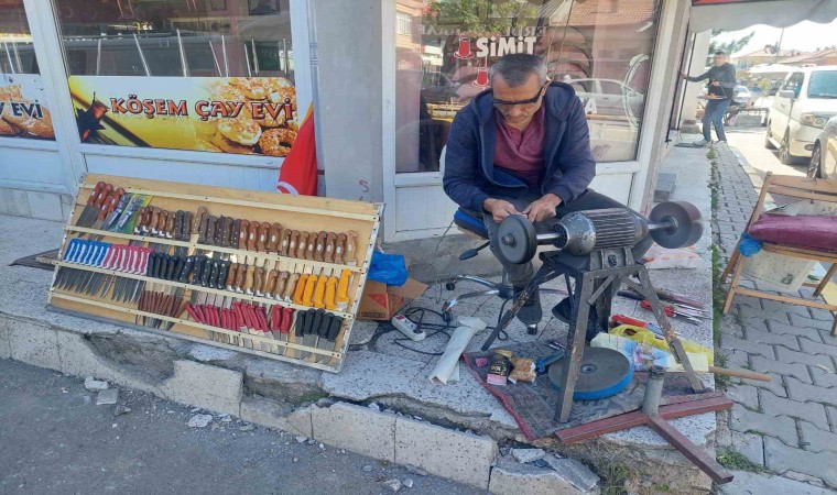 Tomarzada bıçak bileyicileri iş başında