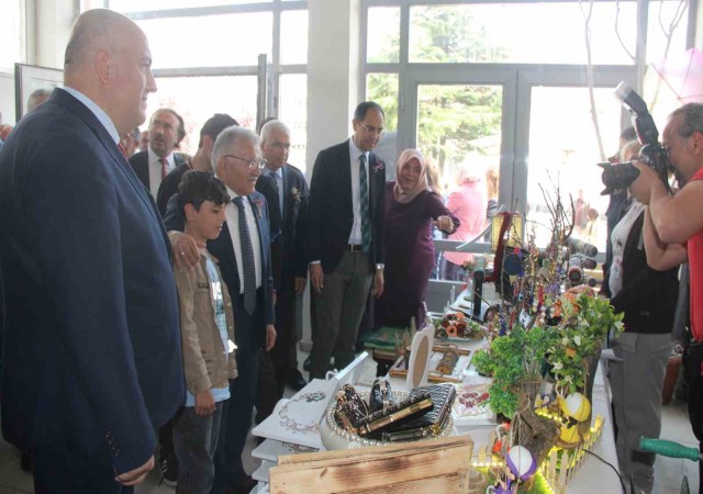 Toplum Ruh Sağlığı Merkezindeki Hastalar El Emeği Göz Nuru Eserlerini Sergiledi