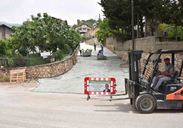 Torosların mahallelerinde alt yapı çalışmaları sürüyor