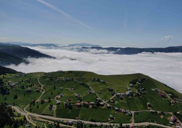 Trabzonun yaylalarından eşsiz bulut denizi manzaraları