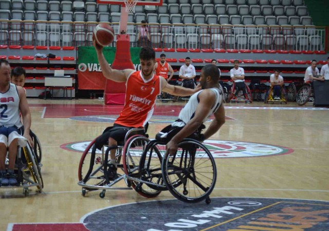 Türkiyede evinde ABDyi durduramadı: 81-59