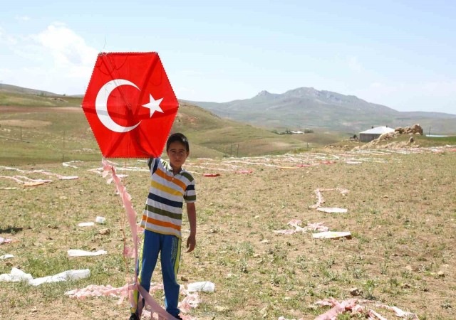 Tuşba Belediyesinden yaz tatili öncesi uçurtma şenliği