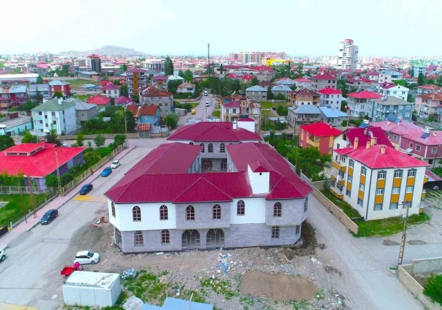 Tuşba Belediyesinin ödüllü projesi olan bedesten çarşısı açılış için gün sayıyor