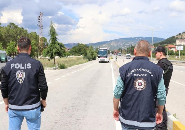 Ülke genelinde düzensiz göç uygulaması: 440 şahsa idari yaptırım uygulandı