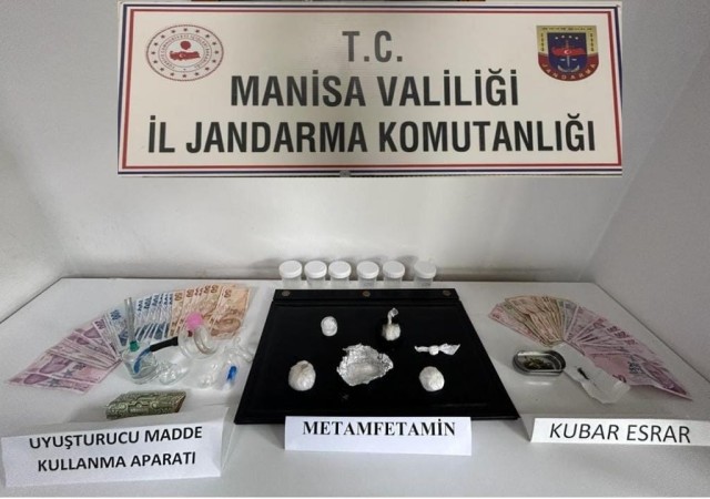 Uşaktan Salihliye uyuşturucu sevkiyatına jandarma engeli