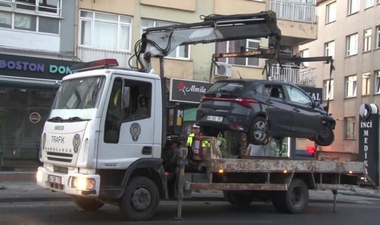 Üsküdarda kontrolden çıkan araç yan yattı: 1 yaralı