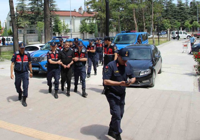 Uyuşturucu operasyonunda yakalanan 4 kişiden 2si tutuklandı