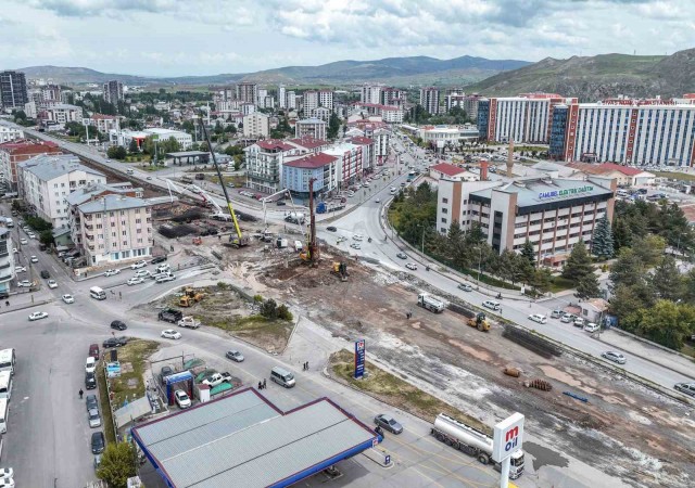 Vali Şimşek: “Tamamlandığında konforlu ve güvenli bir trafik akışı sağlanacak”