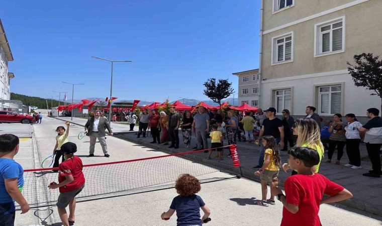 Vali Tavlı depremzede aileler ile Bayram şenliğinde bir araya geldi