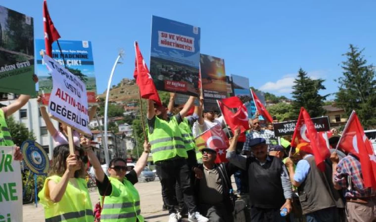 Valilik önünde toplanıp, köylerinde maden aranmasını tepki gösterdiler