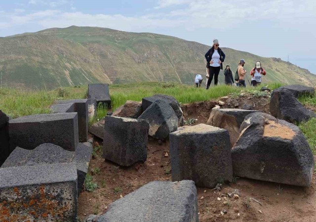 Van Gölü Aktivistleri Derneği üyelerinden doğa yürüyüşü