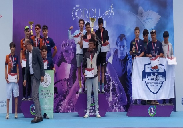 Vanlı öğrenciler ‘Okul Sporları Triatlon Türkiye Şampiyonasına damga vurdu