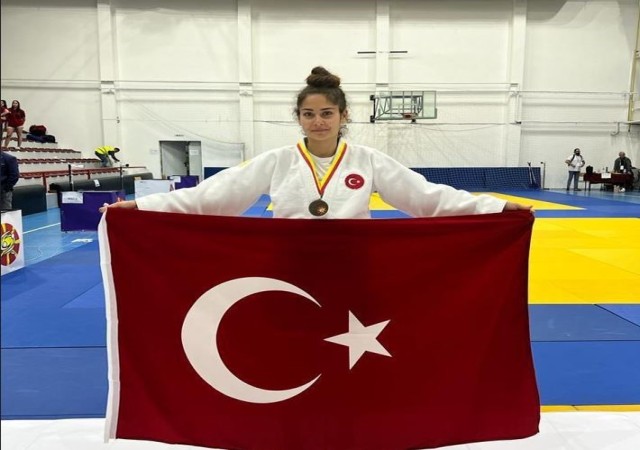 Vanlı Sinem Aydın Makedonyadan bronz madalyayla döndü