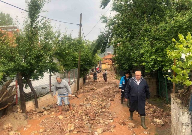 Vatandaştan sel bölgesini yalnız bırakmayan Başkan Arslana teşekkür