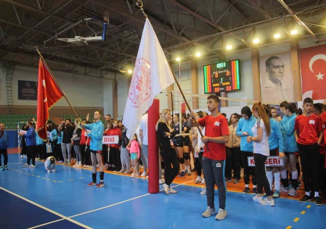 Voleybol grup müsabakaları başladı