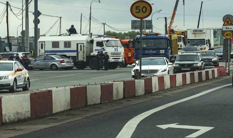 Wagner askerlerinin ilerleyişine karşı Lipetskte hendekler kazıldı