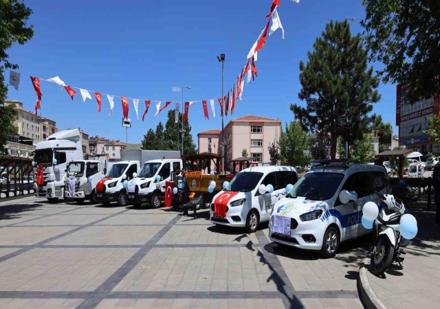 Yahyalı Belediyesi Yeni Araçlarını Törenle Tanıttı