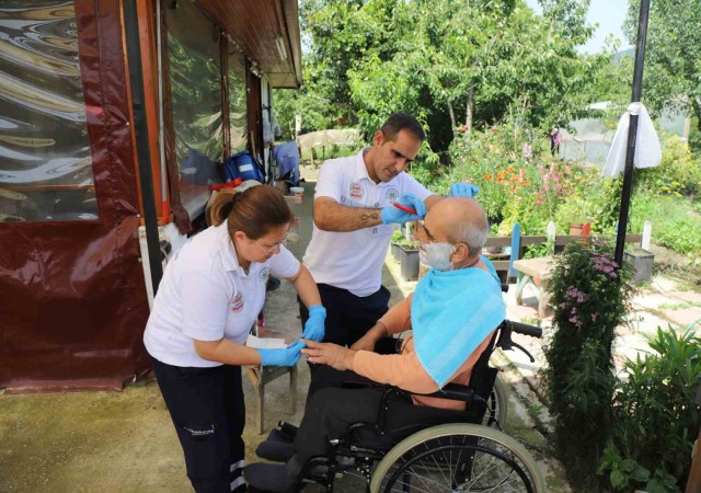 Yaşlıların bayram bakımı Büyükşehirden