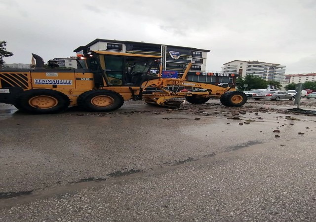 Yenimahallede kuvvetli sağanak mesaisi