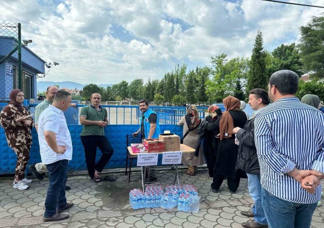 YKSye giren öğrencilerin emanetlerini ücretsiz şekilde kabul ettiler