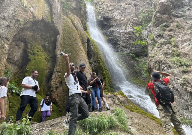 Yüksekovalı dağcılar Kaval Şelalesini gezdi