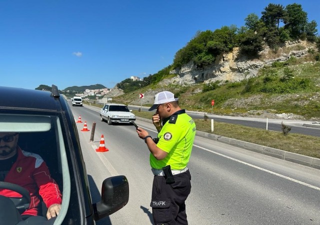 Zonguldakta radarlı trafik uygulamasında 17 sürücüye 41 bin lira ceza