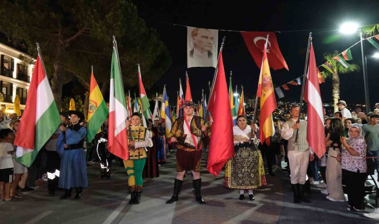 100 ülkenin katıldığı festival Rio Karnavalını aratmadı