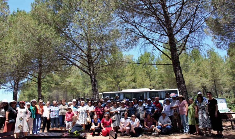 100 yaş evi üyeleri piknikte buluştu