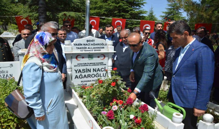 15 Temmuz Şehidi Ağaroğlu mezarı başında anıldı