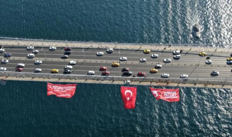 15 Temmuz Şehitler Köprüsü’ne Türk Bayrağı asıldı