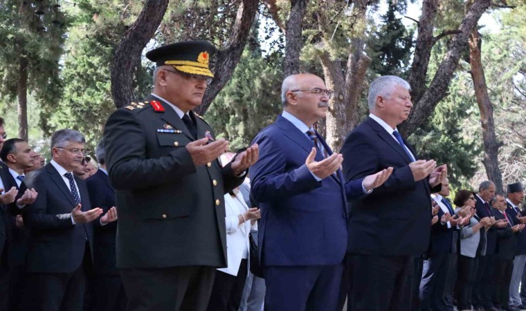 15 Temmuz şehitleri İzmirde dualarla anıldı