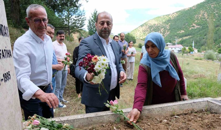 28 yıl önce silahlı saldırı sonucu öldürülen Baro Başkanı Ali Günday mezarı başında anıldı