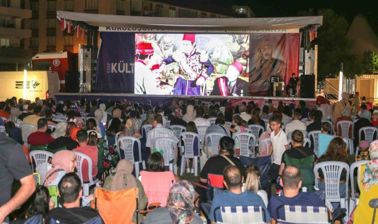 Açık havada Tosun Paşa filmine yoğun ilgi