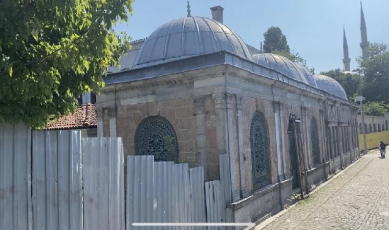 Adile Sultan Türbesi’nde bakımsızlık ve çökme tehlikesi