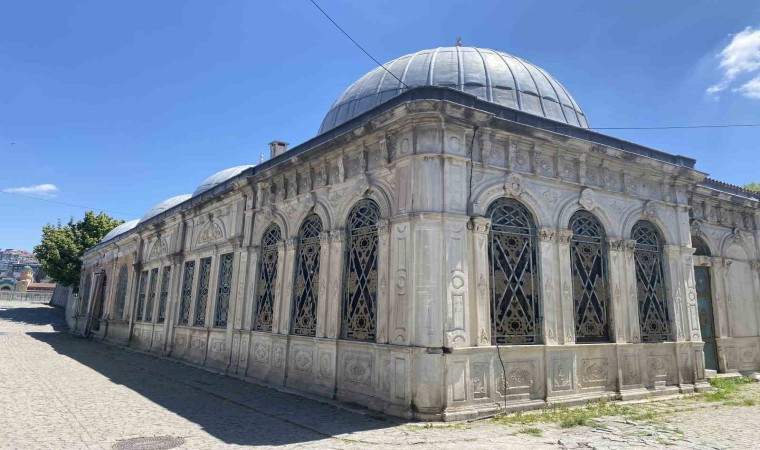 Adile Sultan Türbesinin restorasyonu İBBnin hatalı yol çalışmasına takıldı