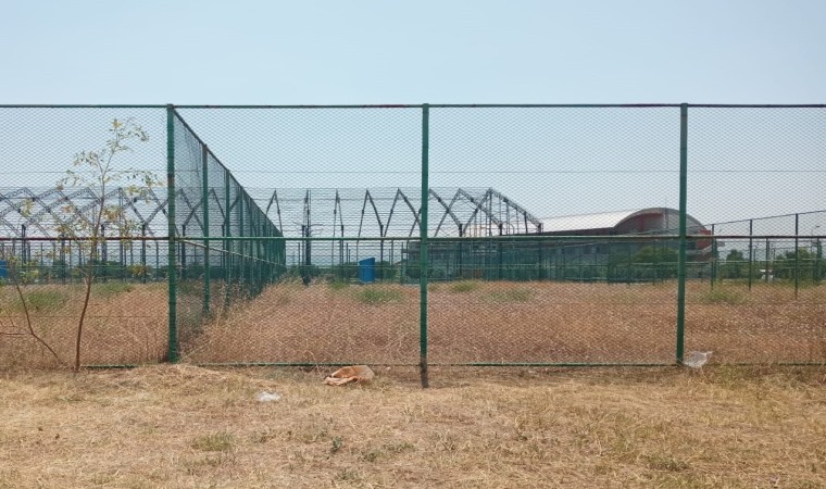 ADÜ sahipsiz kaldı, milyonluk yatırımlar çürümeye terk edildi