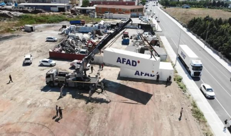 AFAD Silivri’de oluşturulan merkeze konteyner depolamaya başladı