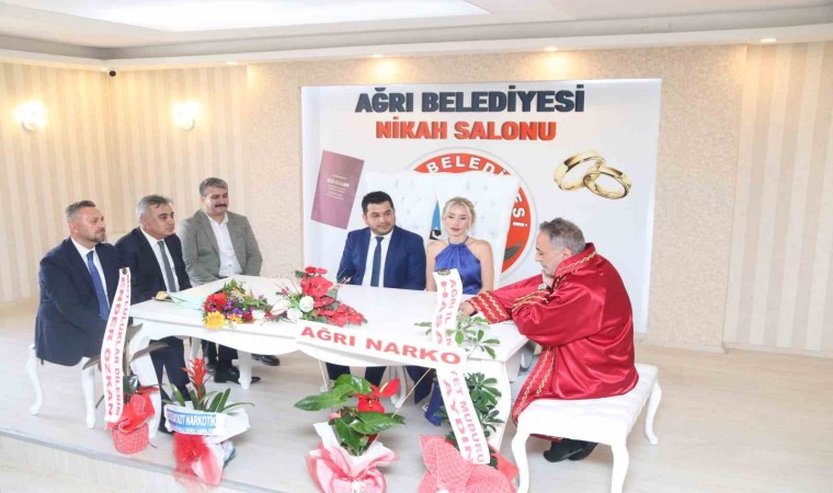 Ağrı Emniyet Müdüründen nikah şahitliği